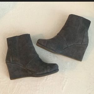 Toms gray suede Desert Wedge booties sz 8